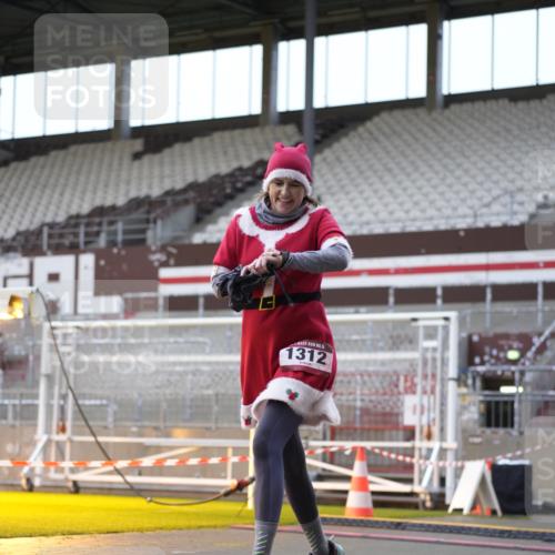 07.12.2025 - St. Pauli X-Mass-Run No. 15 Patografie http://msf.ph/oto/9384319 07.12.2025 10:27:10 Ziel 1312, 1317, 1468, 1472, 1618, 3571, 3720, 4225, 4334, 4353, 4391, 4409, 4410 meine-sportfotos.de