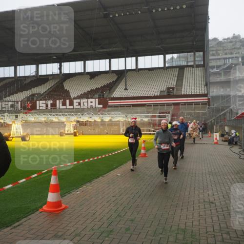 07.12.2025 - St. Pauli X-Mass-Run No. 15 Fabian Wolf http://msf.ph/oto/9384336 07.12.2025 10:11:56 Ziel 756, 1687, 1688, 2177, 2906, 3761, 3767, 3870, 3932, 3935 meine-sportfotos.de