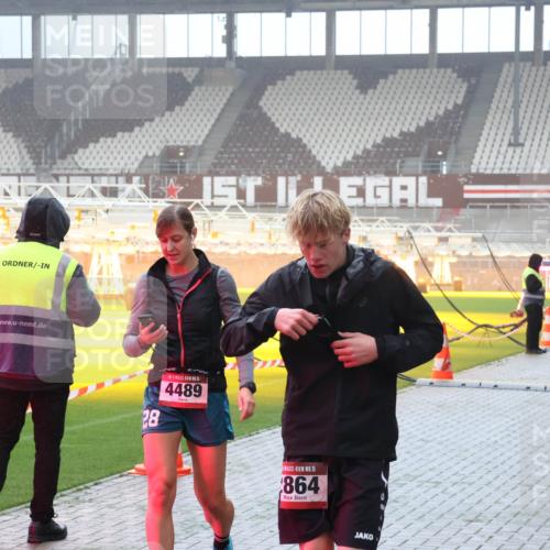 07.12.2025 - St. Pauli X-Mass-Run No. 15 Luisa Fischer http://msf.ph/oto/9384339 07.12.2025 10:15:11 Ziel 28, 4489, 15, 864, 352, 762, 1158, 1363, 1867, 1869, 1873, 2564, 2617, 2618, 2864, 2883, 2891, 3481, 3565, 3741, 4001, 4004, 4489, 4508, 4545 meine-sportfotos.de
