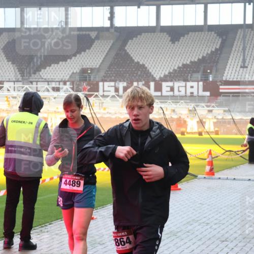 07.12.2025 - St. Pauli X-Mass-Run No. 15 Luisa Fischer http://msf.ph/oto/9384348 07.12.2025 10:15:11 Ziel 15, 4489, 15, 864, 352, 762, 1158, 1363, 1867, 1869, 1873, 2564, 2617, 2618, 2864, 2883, 2891, 3481, 3565, 3741, 4001, 4004, 4489, 4508, 4545 meine-sportfotos.de