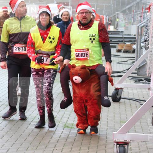 07.12.2025 - St. Pauli X-Mass-Run No. 15 Luisa Fischer http://msf.ph/oto/9384384 07.12.2025 10:15:27 Ziel 4511, 7001, 5, 2618, 15, 37, 150, 308, 431, 436, 438, 762, 1180, 1183, 1363, 1867, 1869, 1873, 1885, 2666, 2667, 2668, 2864, 2883, 2891, 3103, 3481, 3565, 3741, 4001, 4004, 4508, 4536 meine-sportfotos.de