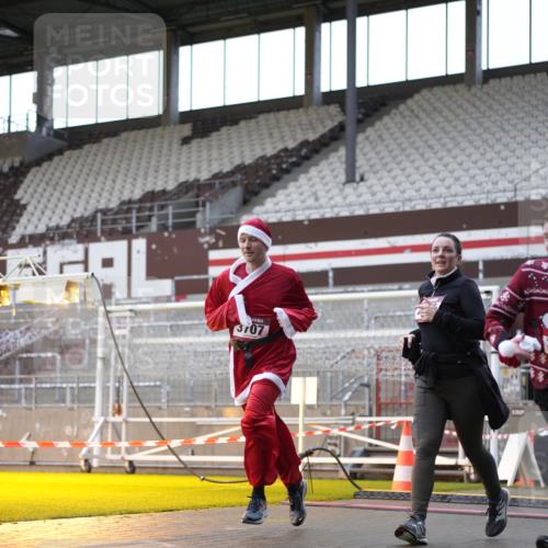 07.12.2025 - St. Pauli X-Mass-Run No. 15 Patografie http://msf.ph/oto/9384426 07.12.2025 10:27:27 Ziel 175, 2677, 3154, 3156, 3571, 3706, 3707, 3714, 3715, 3722, 3723, 3793, 4435 meine-sportfotos.de