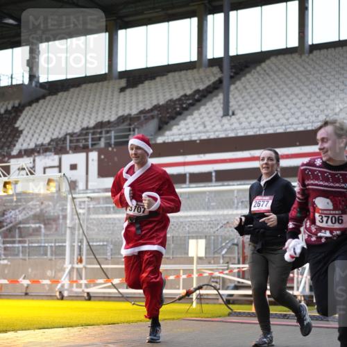 07.12.2025 - St. Pauli X-Mass-Run No. 15 Patografie http://msf.ph/oto/9384431 07.12.2025 10:27:28 Ziel 175, 2677, 3154, 3156, 3571, 3706, 3707, 3714, 3715, 3722, 3723, 3793, 4435 meine-sportfotos.de