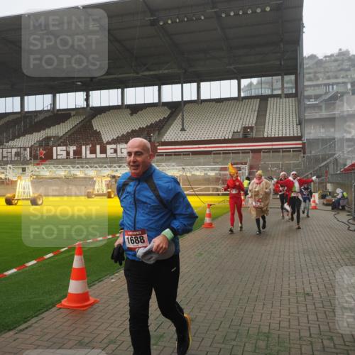 07.12.2025 - St. Pauli X-Mass-Run No. 15 Fabian Wolf http://msf.ph/oto/9384440 07.12.2025 10:12:00 Ziel 756, 1389, 1687, 1688, 1833, 2177, 2906, 3761, 3767, 3870, 3932, 3935, 4658 meine-sportfotos.de