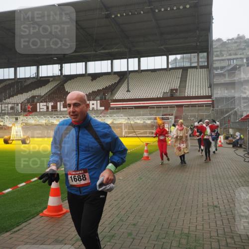 07.12.2025 - St. Pauli X-Mass-Run No. 15 Fabian Wolf http://msf.ph/oto/9384446 07.12.2025 10:12:00 Ziel 756, 1389, 1687, 1688, 1833, 2177, 2906, 3761, 3767, 3870, 3932, 3935, 4658 meine-sportfotos.de