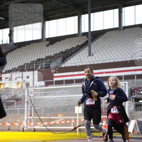 07.12.2025 - St. Pauli X-Mass-Run No. 15 Patografie http://msf.ph/oto/9384449 07.12.2025 10:27:29 Ziel 175, 2677, 3154, 3156, 3571, 3706, 3707, 3714, 3715, 3722, 3723, 3793, 4435 meine-sportfotos.de