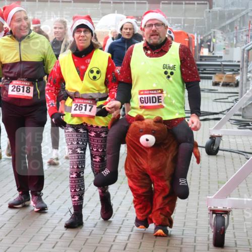 07.12.2025 - St. Pauli X-Mass-Run No. 15 Luisa Fischer http://msf.ph/oto/9384465 07.12.2025 10:15:29 Ziel 64, 15, 2618, 15, 2617, 15, 1332, 308, 431, 436, 438, 762, 1180, 1183, 1363, 1867, 1869, 1873, 1885, 2666, 2667, 2668, 2883, 2891, 3103, 3481, 3565, 3741, 4001, 4004, 4494, 4508, 4536 meine-sportfotos.de