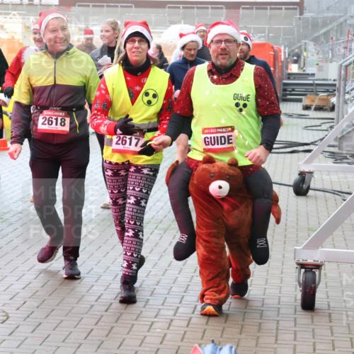 07.12.2025 - St. Pauli X-Mass-Run No. 15 Luisa Fischer http://msf.ph/oto/9384466 07.12.2025 10:15:29 Ziel 308, 2564, 15, 2618, 2617, 3, 50, 308, 431, 436, 438, 762, 1180, 1183, 1363, 1867, 1869, 1873, 1885, 2666, 2667, 2668, 2883, 2891, 3103, 3481, 3565, 3741, 4001, 4004, 4494, 4508, 4536 meine-sportfotos.de