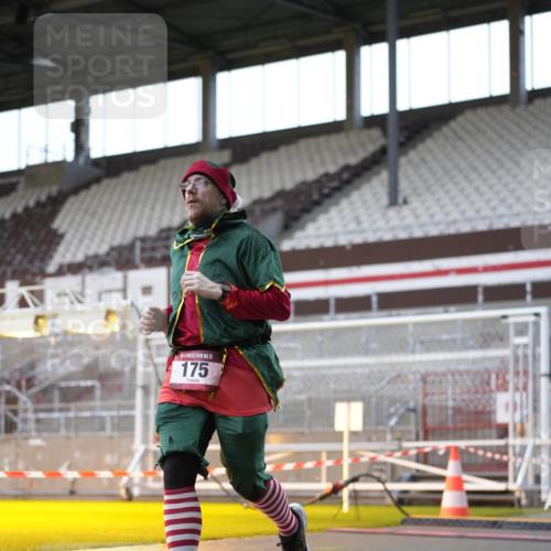 07.12.2025 - St. Pauli X-Mass-Run No. 15 Patografie http://msf.ph/oto/9384467 07.12.2025 10:27:32 Ziel 175, 2060, 2677, 3154, 3156, 3458, 3706, 3707, 3714, 3715, 3722, 3723, 3793, 4383, 4435, 4515, 4516 meine-sportfotos.de