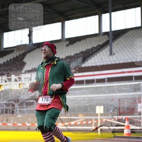 07.12.2025 - St. Pauli X-Mass-Run No. 15 Patografie http://msf.ph/oto/9384472 07.12.2025 10:27:32 Ziel 175, 2060, 2677, 3154, 3156, 3458, 3706, 3707, 3714, 3715, 3722, 3723, 3793, 4383, 4435, 4515, 4516 meine-sportfotos.de
