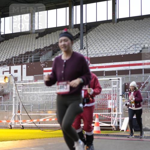 07.12.2025 - St. Pauli X-Mass-Run No. 15 Patografie http://msf.ph/oto/9384512 07.12.2025 10:27:38 Ziel 175, 2060, 2101, 2188, 2677, 3154, 3156, 3458, 3706, 3707, 3713, 3793, 4383, 4462, 4463, 4515, 4516 meine-sportfotos.de