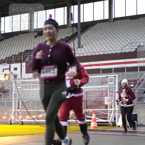 07.12.2025 - St. Pauli X-Mass-Run No. 15 Patografie http://msf.ph/oto/9384517 07.12.2025 10:27:38 Ziel 175, 2060, 2101, 2188, 2677, 3154, 3156, 3458, 3706, 3707, 3713, 3793, 4383, 4462, 4463, 4515, 4516 meine-sportfotos.de