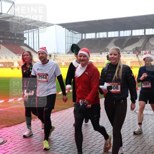 07.12.2025 - St. Pauli X-Mass-Run No. 15 Luisa Fischer http://msf.ph/oto/9384523 07.12.2025 10:15:35 Ziel 4, 08, 5, 2564, 15, 08, 2891, 2883, 308, 431, 436, 438, 762, 1180, 1183, 1363, 1867, 1869, 1873, 1885, 2666, 2667, 2668, 2883, 2891, 3103, 3481, 3741, 4001, 4004, 4494, 4536 meine-sportfotos.de