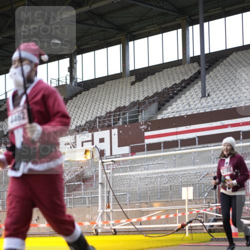 07.12.2025 - St. Pauli X-Mass-Run No. 15 Patografie http://msf.ph/oto/9384526 07.12.2025 10:27:39 Ziel 175, 2060, 2101, 2188, 2677, 3154, 3156, 3458, 3706, 3707, 3713, 4383, 4462, 4463, 4515, 4516 meine-sportfotos.de