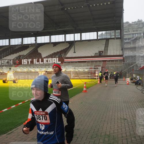 07.12.2025 - St. Pauli X-Mass-Run No. 15 Fabian Wolf http://msf.ph/oto/9384555 07.12.2025 10:12:05 Ziel 756, 1389, 1526, 1687, 1688, 1833, 2177, 3870, 3932, 3935, 4658 meine-sportfotos.de