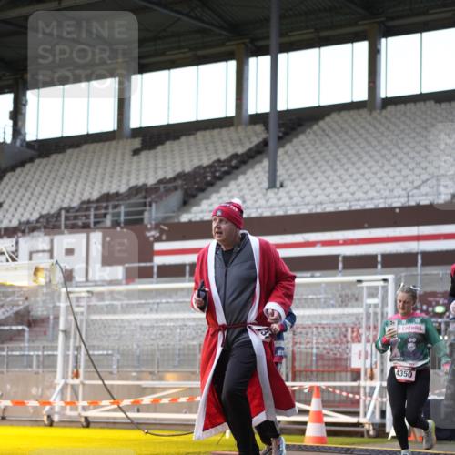 07.12.2025 - St. Pauli X-Mass-Run No. 15 Patografie http://msf.ph/oto/9384566 07.12.2025 10:27:48 Ziel 1717, 2060, 2101, 2188, 3458, 3713, 4132, 4133, 4350, 4383, 4453, 4454, 4462, 4463, 4515, 4516, 4527, 4538, 4875 meine-sportfotos.de