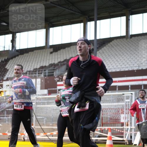 07.12.2025 - St. Pauli X-Mass-Run No. 15 Patografie http://msf.ph/oto/9384585 07.12.2025 10:27:49 Ziel 1717, 2060, 2101, 2188, 3458, 3713, 4132, 4133, 4350, 4383, 4453, 4454, 4462, 4463, 4515, 4516, 4527, 4538, 4875 meine-sportfotos.de