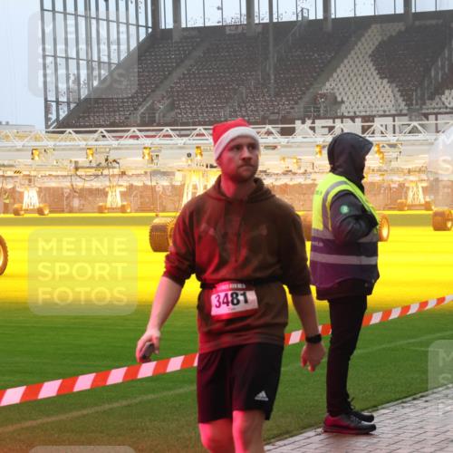 07.12.2025 - St. Pauli X-Mass-Run No. 15 Luisa Fischer http://msf.ph/oto/9384593 07.12.2025 10:15:41 Ziel 3481, 308, 431, 436, 438, 762, 1180, 1183, 1363, 1867, 1869, 1873, 1885, 2666, 2667, 2668, 2883, 2891, 3053, 3103, 3741, 4001, 4004, 4494, 4536 meine-sportfotos.de