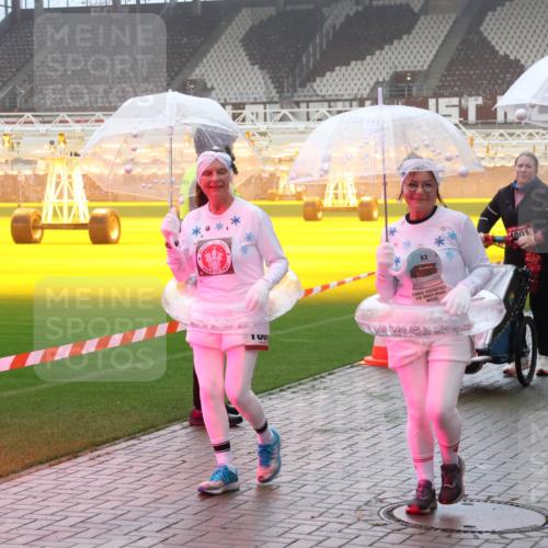 07.12.2025 - St. Pauli X-Mass-Run No. 15 Luisa Fischer http://msf.ph/oto/9384602 07.12.2025 10:15:42 Ziel 1001, 308, 431, 436, 438, 762, 1180, 1183, 1363, 1867, 1869, 1873, 1885, 2666, 2667, 2668, 2745, 2883, 2891, 3053, 3103, 3741, 4001, 4004, 4494, 4536 meine-sportfotos.de