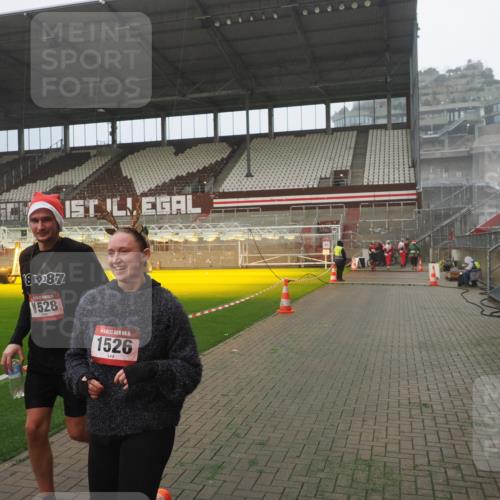 07.12.2025 - St. Pauli X-Mass-Run No. 15 Fabian Wolf http://msf.ph/oto/9384620 07.12.2025 10:12:14 Ziel 1389, 1526, 1833, 2177, 3870, 4658 meine-sportfotos.de