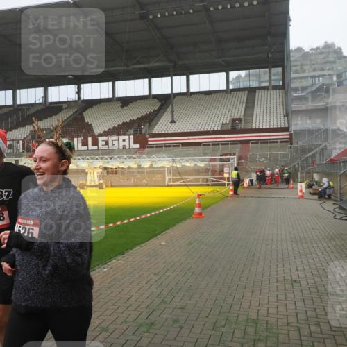 07.12.2025 - St. Pauli X-Mass-Run No. 15 Fabian Wolf http://msf.ph/oto/9384624 07.12.2025 10:12:14 Ziel 1389, 1526, 1833, 2177, 3870, 4658 meine-sportfotos.de