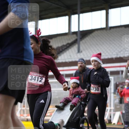 07.12.2025 - St. Pauli X-Mass-Run No. 15 Patografie http://msf.ph/oto/9384655 07.12.2025 10:28:00 Ziel 1507, 1717, 1742, 1745, 3412, 3727, 3729, 3730, 3879, 3881, 3883, 4064, 4065, 4132, 4133, 4159, 4160, 4189, 4344, 4350, 4376, 4380, 4453, 4454, 4527, 4538, 4700, 4704, 4708, 4710, 4875 meine-sportfotos.de