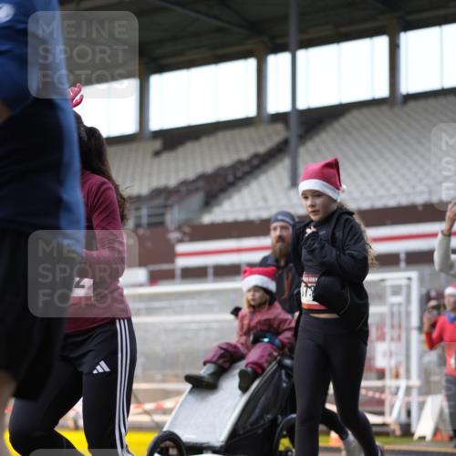 07.12.2025 - St. Pauli X-Mass-Run No. 15 Patografie http://msf.ph/oto/9384660 07.12.2025 10:28:00 Ziel 1507, 1717, 1742, 1745, 3412, 3727, 3729, 3730, 3879, 3881, 3883, 4064, 4065, 4132, 4133, 4159, 4160, 4189, 4344, 4350, 4376, 4380, 4453, 4454, 4527, 4538, 4700, 4704, 4708, 4710, 4875 meine-sportfotos.de