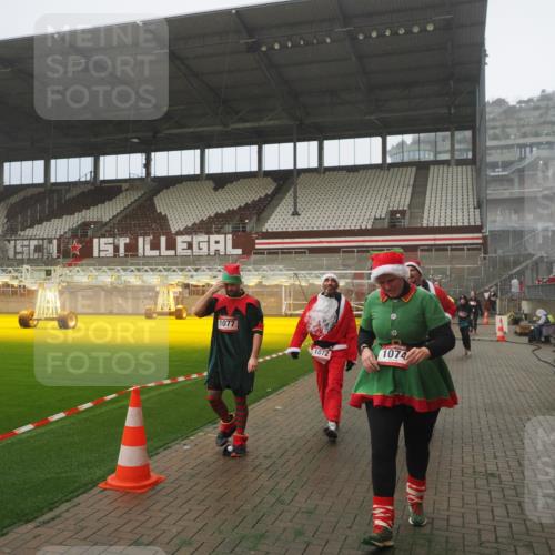 07.12.2025 - St. Pauli X-Mass-Run No. 15 Fabian Wolf http://msf.ph/oto/9384688 07.12.2025 10:12:29 Ziel 1070, 1072, 1074, 1077, 2758, 2760, 2770, 3585 meine-sportfotos.de