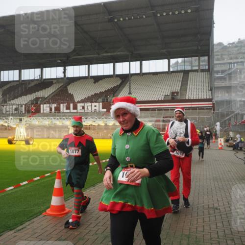 07.12.2025 - St. Pauli X-Mass-Run No. 15 Fabian Wolf http://msf.ph/oto/9384709 07.12.2025 10:12:30 Ziel 1070, 1072, 1074, 1077, 2758, 2760, 2770, 3585 meine-sportfotos.de