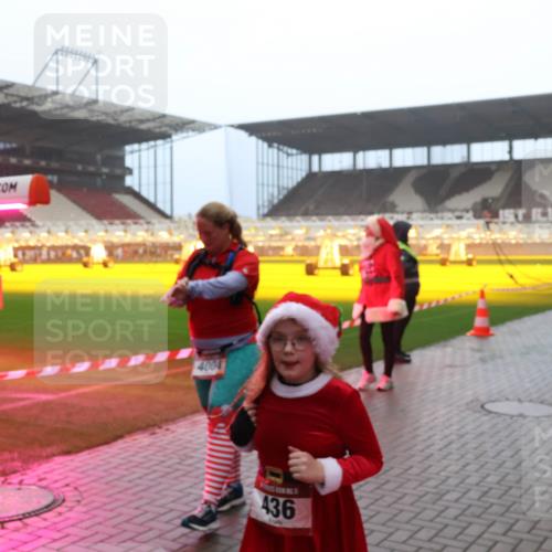 07.12.2025 - St. Pauli X-Mass-Run No. 15 Luisa Fischer http://msf.ph/oto/9384713 07.12.2025 10:15:50 Ziel 400, 436, 308, 431, 436, 438, 762, 1180, 1183, 1885, 2641, 2645, 2652, 2658, 2659, 2666, 2667, 2668, 2745, 2883, 2891, 3053, 3103, 3741, 4001, 4004, 4455, 4494, 4536 meine-sportfotos.de