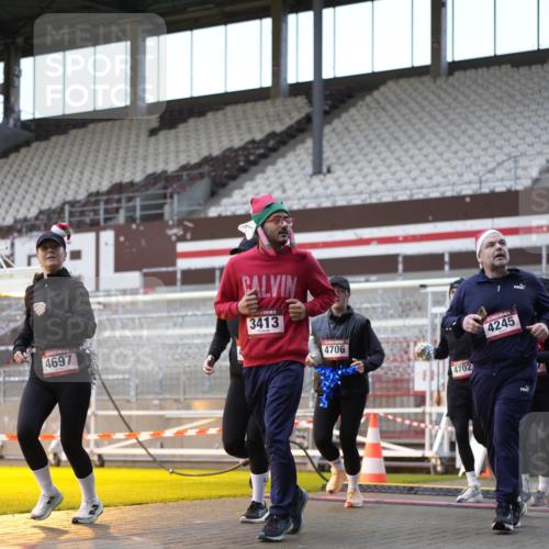 07.12.2025 - St. Pauli X-Mass-Run No. 15 Patografie http://msf.ph/oto/9384717 07.12.2025 10:28:08 Ziel 1507, 1742, 1745, 2723, 3395, 3412, 3413, 3472, 3727, 3729, 3730, 3879, 3881, 3883, 4064, 4065, 4159, 4160, 4189, 4245, 4344, 4376, 4380, 4453, 4454, 4697, 4698, 4700, 4701, 4702, 4704, 4706, 4707, 4708, 4710 meine-sportfotos.de