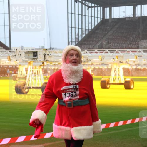 07.12.2025 - St. Pauli X-Mass-Run No. 15 Luisa Fischer http://msf.ph/oto/9384725 07.12.2025 10:15:52 Ziel 1363, 15, 1363, 06, 308, 431, 436, 438, 762, 1180, 1183, 1885, 2641, 2645, 2652, 2658, 2659, 2666, 2667, 2668, 2745, 2883, 2891, 3053, 3103, 3741, 4455, 4494, 4536 meine-sportfotos.de