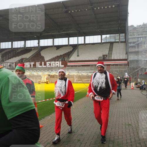 07.12.2025 - St. Pauli X-Mass-Run No. 15 Fabian Wolf http://msf.ph/oto/9384730 07.12.2025 10:12:31 Ziel 1070, 1072, 1074, 1077, 2758, 2760, 2770, 3585 meine-sportfotos.de