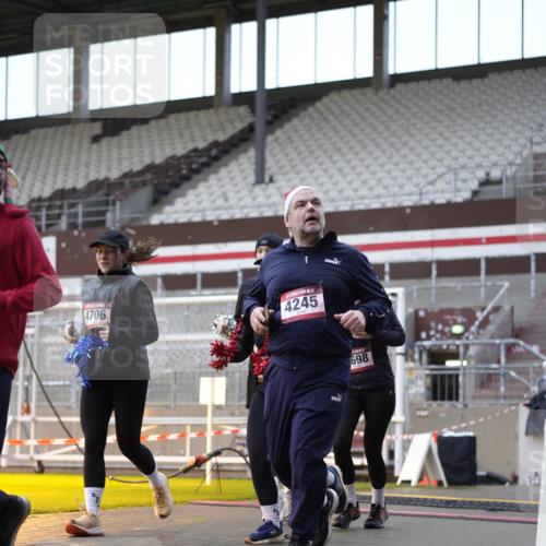 07.12.2025 - St. Pauli X-Mass-Run No. 15 Patografie http://msf.ph/oto/9384737 07.12.2025 10:28:09 Ziel 1507, 1742, 1745, 2526, 2723, 3395, 3412, 3413, 3472, 3727, 3729, 3730, 3879, 3881, 3883, 4064, 4065, 4159, 4160, 4189, 4245, 4344, 4376, 4380, 4697, 4698, 4700, 4701, 4702, 4704, 4706, 4707, 4708, 4710 meine-sportfotos.de