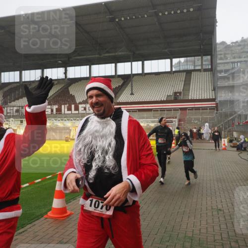 07.12.2025 - St. Pauli X-Mass-Run No. 15 Fabian Wolf http://msf.ph/oto/9384754 07.12.2025 10:12:32 Ziel 1070, 1072, 1074, 1077, 2758, 2760, 2770, 3585 meine-sportfotos.de
