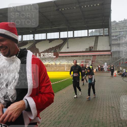 07.12.2025 - St. Pauli X-Mass-Run No. 15 Fabian Wolf http://msf.ph/oto/9384762 07.12.2025 10:12:33 Ziel 1070, 1072, 1074, 1077, 2758, 2760, 2770, 3585 meine-sportfotos.de