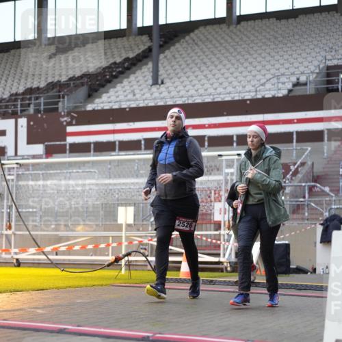 07.12.2025 - St. Pauli X-Mass-Run No. 15 Patografie http://msf.ph/oto/9384764 07.12.2025 10:28:14 Ziel 1507, 2526, 2723, 3395, 3412, 3413, 3454, 3472, 3727, 3729, 3730, 4064, 4159, 4160, 4245, 4344, 4376, 4380, 4697, 4698, 4700, 4701, 4702, 4704, 4706, 4707, 4708, 4710 meine-sportfotos.de