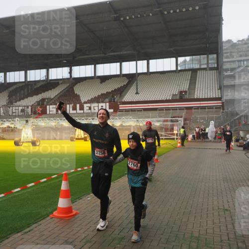 07.12.2025 - St. Pauli X-Mass-Run No. 15 Fabian Wolf http://msf.ph/oto/9384768 07.12.2025 10:12:34 Ziel 1070, 1072, 1074, 1077, 2758, 2760, 2770, 3585 meine-sportfotos.de