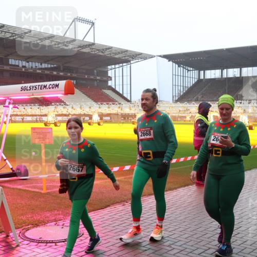 07.12.2025 - St. Pauli X-Mass-Run No. 15 Luisa Fischer http://msf.ph/oto/9384776 07.12.2025 10:16:13 Ziel 2667, 2668, 26, 4494, 436, 1180, 1183, 1885, 2545, 2546, 2641, 2645, 2652, 2658, 2659, 2745, 3053, 3103, 4455, 4494, 4536 meine-sportfotos.de