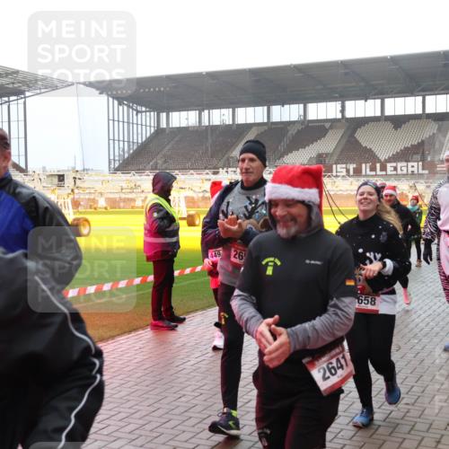 07.12.2025 - St. Pauli X-Mass-Run No. 15 Luisa Fischer http://msf.ph/oto/9384801 07.12.2025 10:16:16 Ziel 449, 26, 2641, 658, 3565, 2545, 2546, 2641, 2645, 2652, 2658, 2659, 2745, 3053, 4455, 4494 meine-sportfotos.de