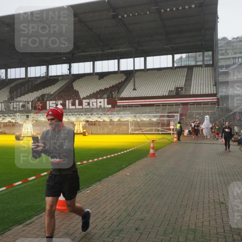 07.12.2025 - St. Pauli X-Mass-Run No. 15 Fabian Wolf http://msf.ph/oto/9384813 07.12.2025 10:12:36 Ziel 1070, 1072, 1074, 1077, 2758, 2760, 2770, 3428, 3514, 3585, 3799, 3834, 3836 meine-sportfotos.de