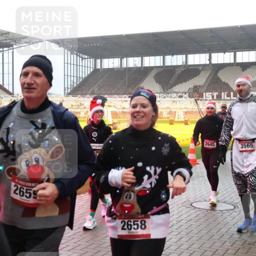 07.12.2025 - St. Pauli X-Mass-Run No. 15 Luisa Fischer http://msf.ph/oto/9384818 07.12.2025 10:16:17 Ziel 2645, 3565, 265, 2658, 2545, 2546, 2641, 2645, 2652, 2658, 2659, 2745, 3053, 4455, 4494 meine-sportfotos.de