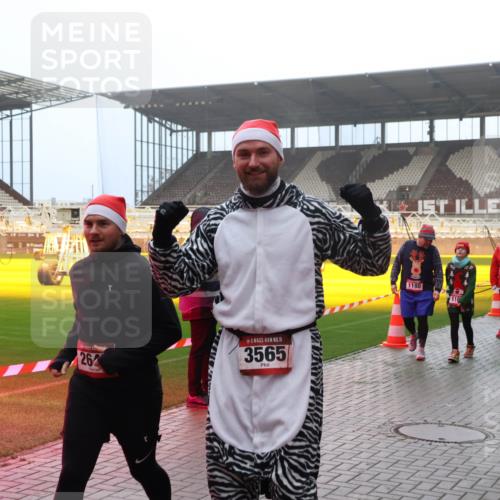 07.12.2025 - St. Pauli X-Mass-Run No. 15 Luisa Fischer http://msf.ph/oto/9384871 07.12.2025 10:16:19 Ziel 26, 15, 3565, 1180, 118, 2545, 2546, 2641, 2645, 2652, 2658, 2659, 2745, 3053, 4455 meine-sportfotos.de