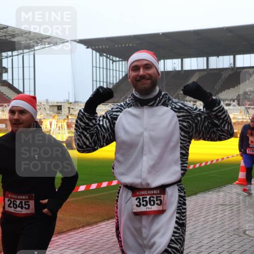 07.12.2025 - St. Pauli X-Mass-Run No. 15 Luisa Fischer http://msf.ph/oto/9384873 07.12.2025 10:16:20 Ziel 15, 2645, 15, 3565, 1180, 1183, 305, 394, 2545, 2546, 2641, 2645, 2652, 2658, 2659, 2745, 3053, 4455 meine-sportfotos.de