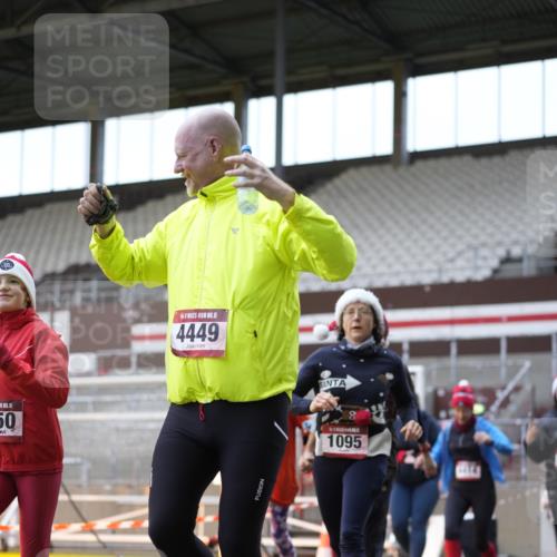 07.12.2025 - St. Pauli X-Mass-Run No. 15 Patografie http://msf.ph/oto/9384887 07.12.2025 10:28:42 Ziel 1095, 1566, 2046, 2051, 2397, 2912, 2913, 3209, 3218, 3377, 4414, 4446, 4449, 4450, 4543, 4544 meine-sportfotos.de