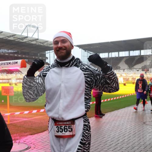 07.12.2025 - St. Pauli X-Mass-Run No. 15 Luisa Fischer http://msf.ph/oto/9384898 07.12.2025 10:16:21 Ziel 15, 3565, 1180, 394, 2545, 2546, 2641, 2645, 2652, 2658, 2659, 2745, 3053, 4455 meine-sportfotos.de