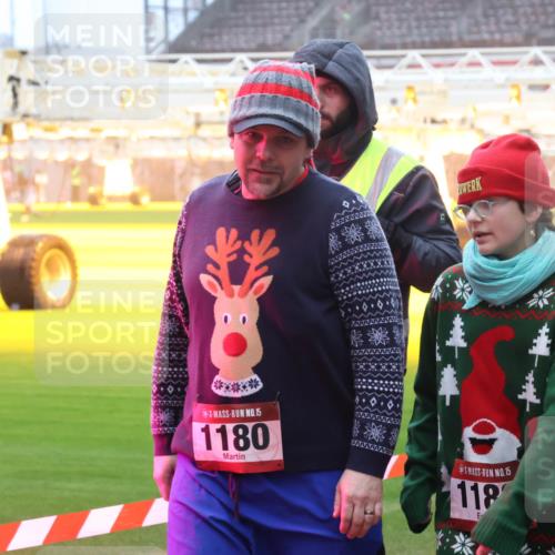 07.12.2025 - St. Pauli X-Mass-Run No. 15 Luisa Fischer http://msf.ph/oto/9384906 07.12.2025 10:16:24 Ziel 15, 1180, 15, 118, 394, 2545, 2546, 2641, 2645, 2652, 2658, 2659, 2745, 3053, 4455 meine-sportfotos.de