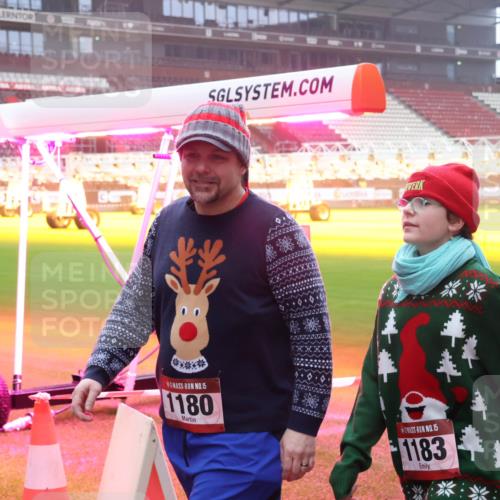07.12.2025 - St. Pauli X-Mass-Run No. 15 Luisa Fischer http://msf.ph/oto/9384916 07.12.2025 10:16:26 Ziel 15, 1180, 15, 1183, 394, 1328, 2545, 2546, 2641, 2645, 2652, 2658, 2659, 2743, 2745, 3053, 4455 meine-sportfotos.de