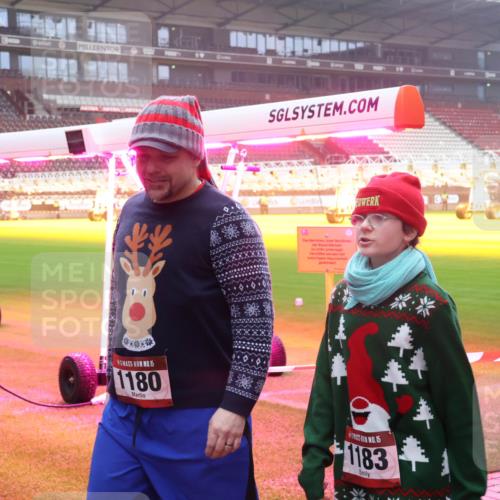 07.12.2025 - St. Pauli X-Mass-Run No. 15 Luisa Fischer http://msf.ph/oto/9384927 07.12.2025 10:16:27 Ziel 1, 4, 15, 1180, 15, 1183, 394, 1328, 2545, 2546, 2641, 2645, 2652, 2658, 2659, 2743, 2745, 4455 meine-sportfotos.de