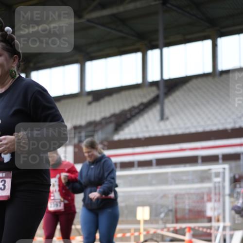 07.12.2025 - St. Pauli X-Mass-Run No. 15 Patografie http://msf.ph/oto/9384935 07.12.2025 10:28:46 Ziel 1095, 1308, 1330, 1566, 2046, 2051, 2397, 4265, 4291, 4414, 4446, 4449, 4450, 4543, 4544 meine-sportfotos.de